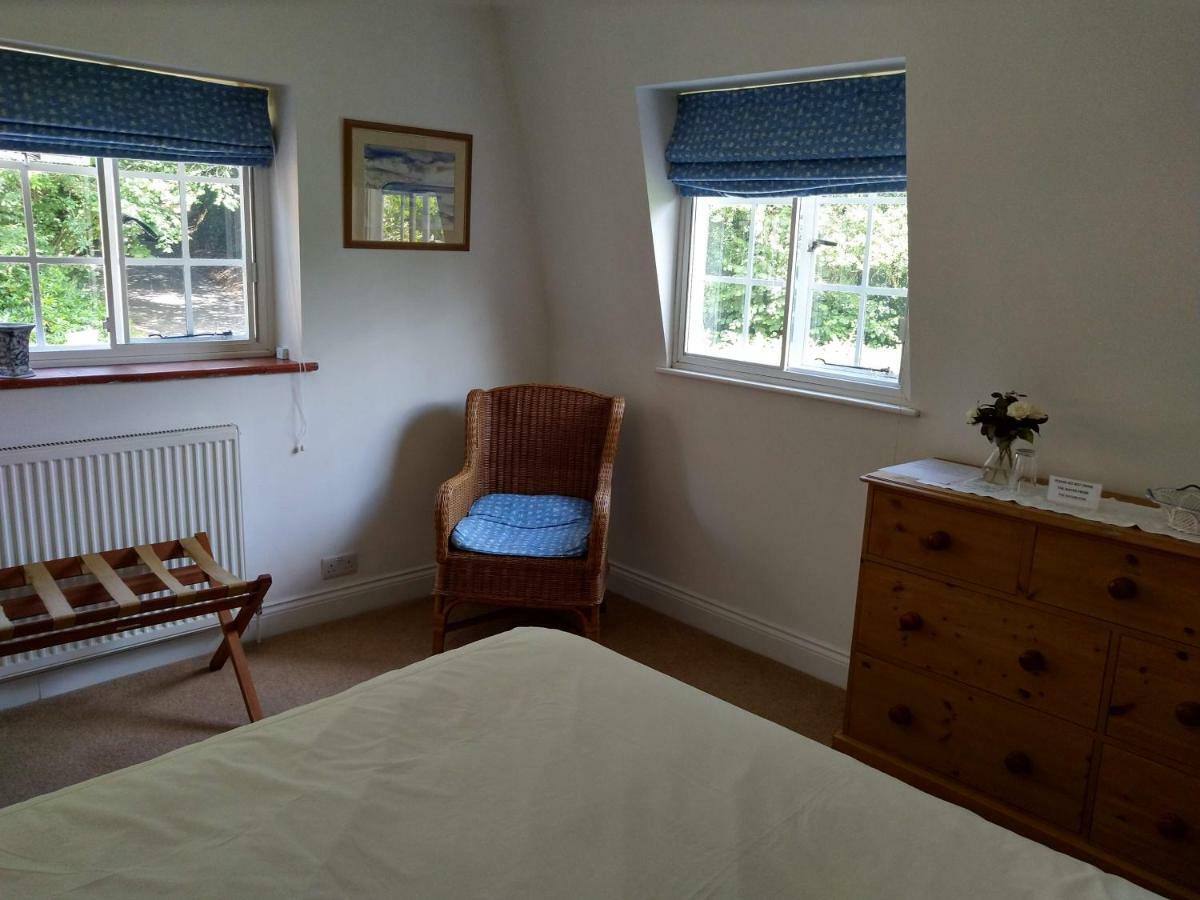 Tilford Mill Cottage Фарнем Екстер'єр фото
